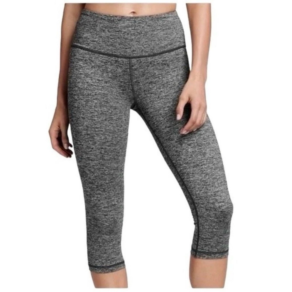Victoria’s Secret VSX Sport Knockout Crop Leggings Gray Size Medium Capri Yoga